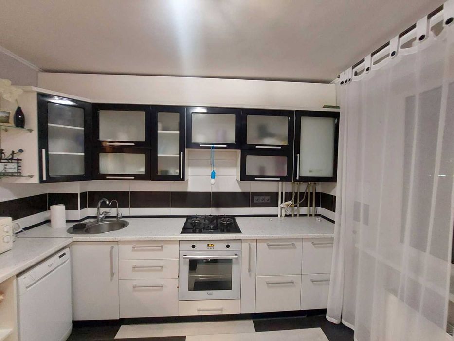 ПРОДАЖ чудової 4-кімн. квартири з ГАО, 1 мкрн (лівий берег) (Н)