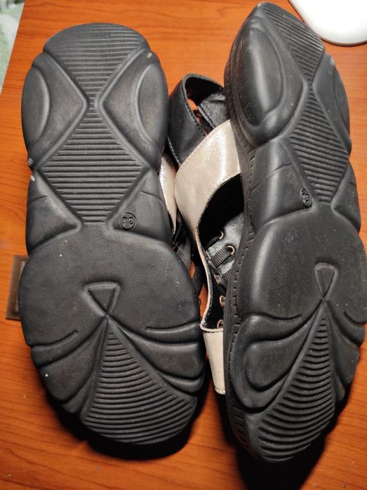 Босоніжки кожна розмір 38