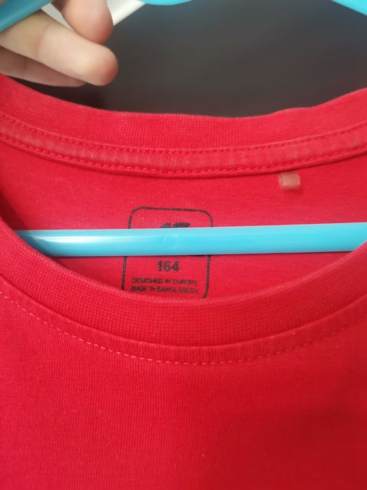 Tshirt czerwono czarny 164 dla chłopaka 4f