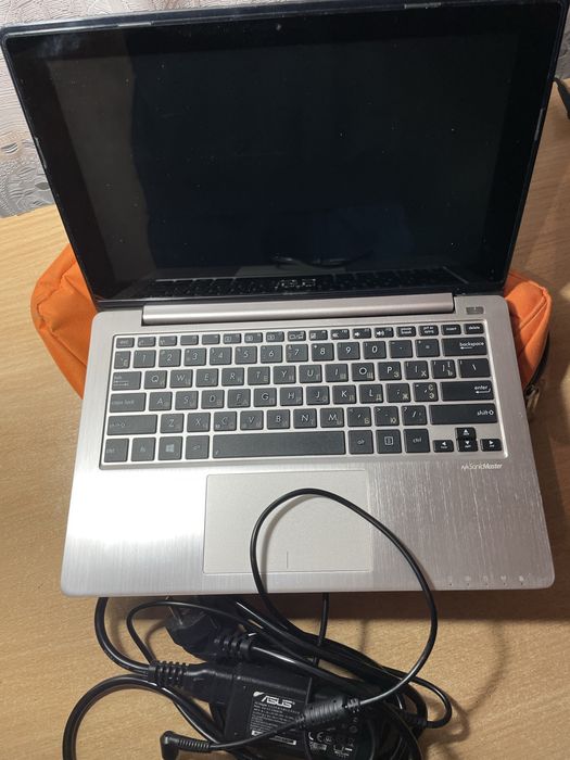 Ноутбук ASUS.