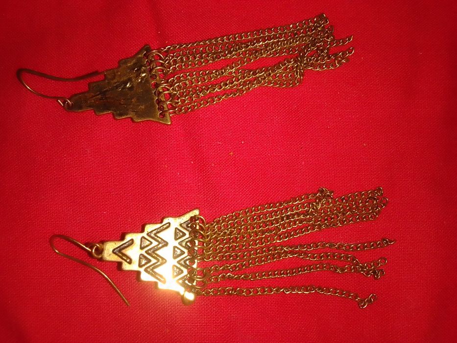 Par de brincos tom dourado só 1,50€