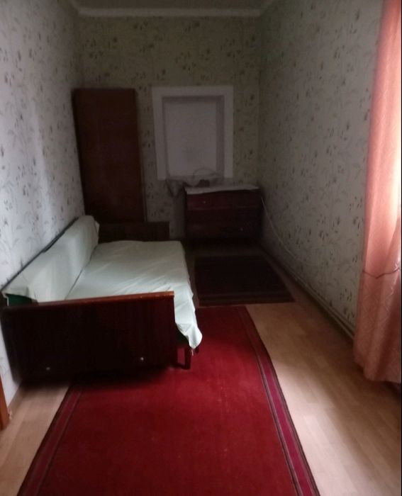 Здається житло, дві роздільні кімнати.