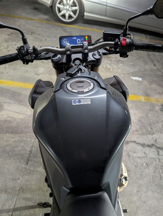 Honda Cb650r 2023 - Gray - 2500kms