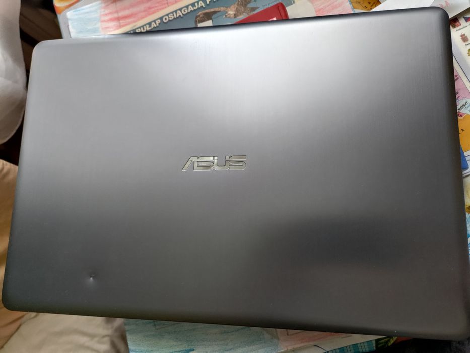 Gamingowy laptop Asus VivoBook Pro, aluminium