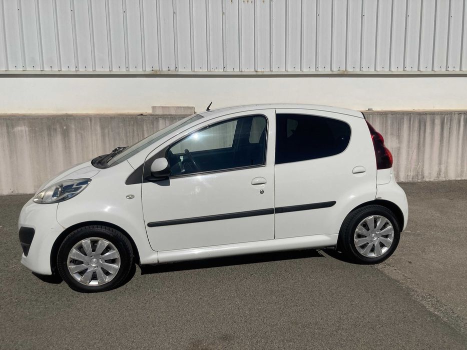 Peugeot 107 Automático 2014 – 5 portas – Gasolina – Manutenção completa