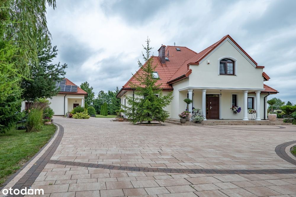 Dom- wysoki standard ,zadbany piękny duży ogród .