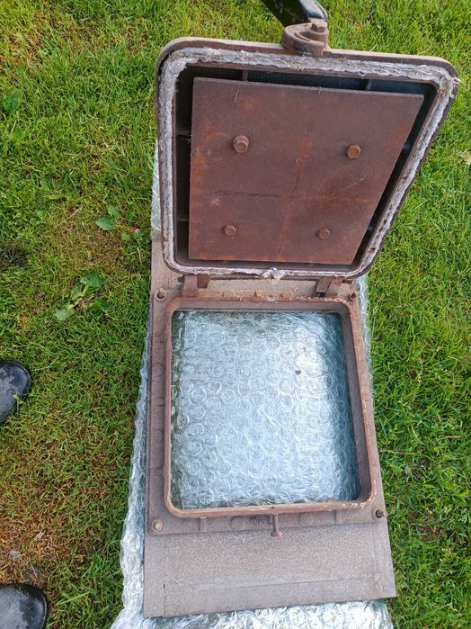 Drzwiczki żeliwne duże