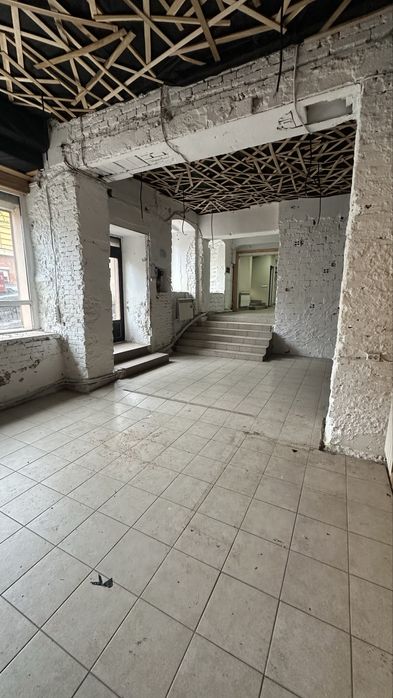 Продаж; приміщення; Чернівці; центр; фасад