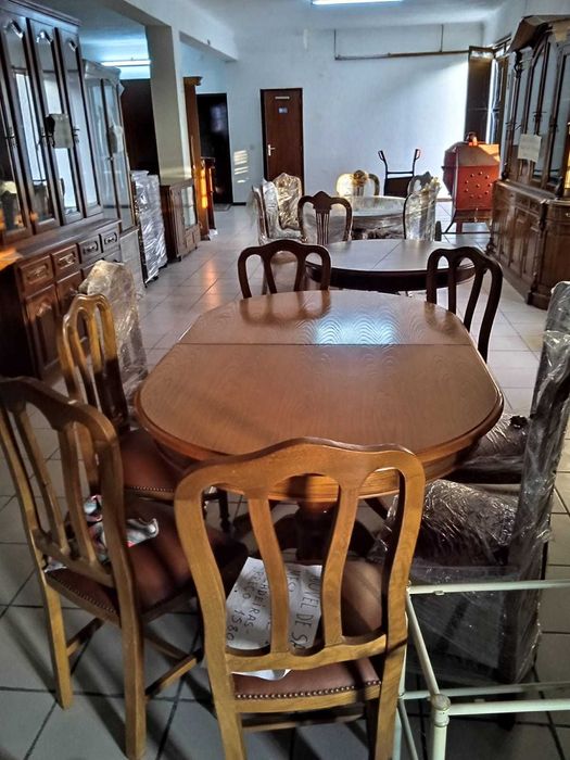 Mobília De Sala Em Castanho (Móvel, Mesa Oval, 8 Cadeiras) (ref 33)