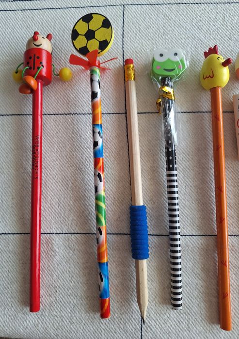 Lápis divertidos com bonecos