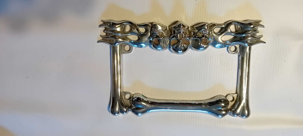 Na motocyklową tablicę rejestracyjną , czaszki