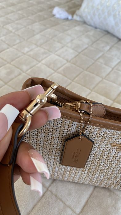Bolsa Coach feminina em tecido tramado
