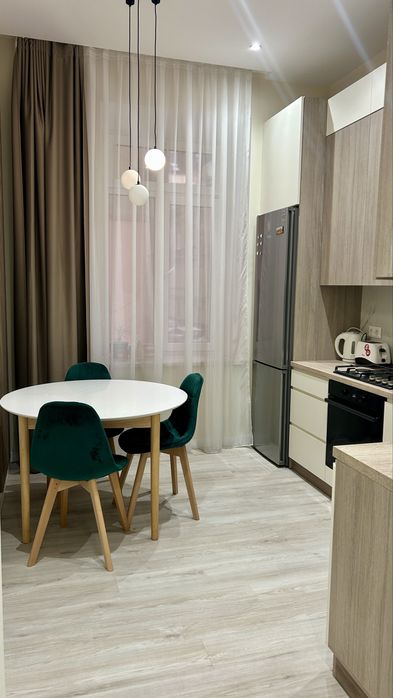 Оренда 2 кімнатної квартири з авторським ремонтом та паркомісцем в центрі Львова (вул. Огієнка) - зображення 4