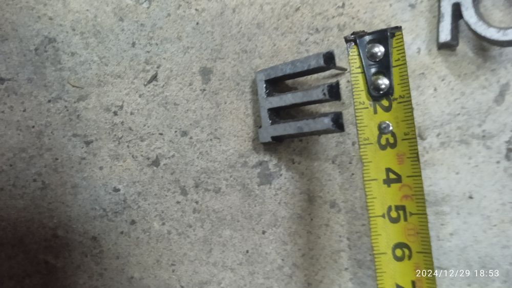 Букви алюмінієві