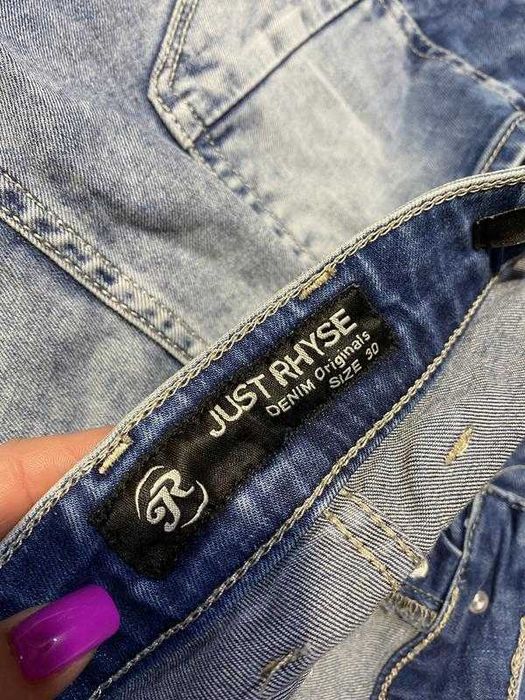 Рвані джинси скінні у рок стилі гранж панк