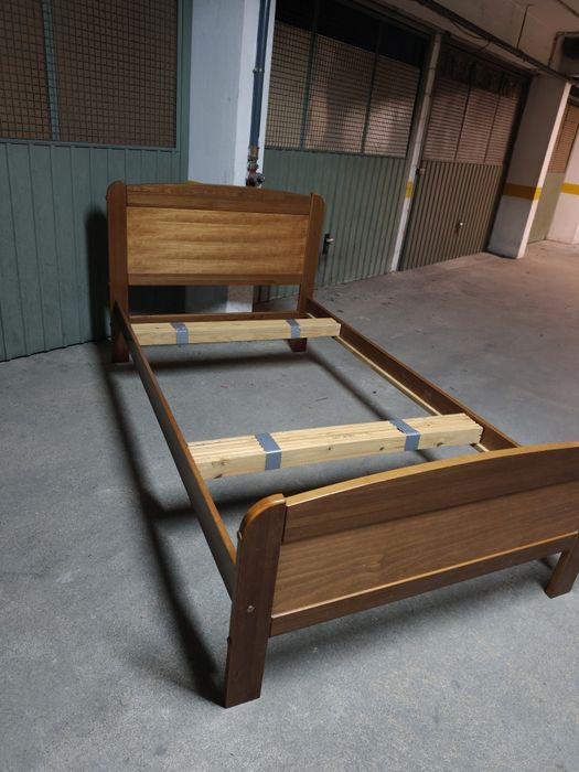 Cama solteiro em estado como novo