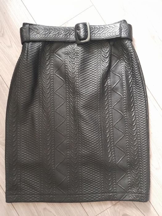 Продам спідницю ,чорну, нову,гарну,вишукану