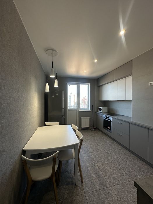 Продам 3-кімнатну квартиру по вул.Симона Петлюри,21Б (Атлант)