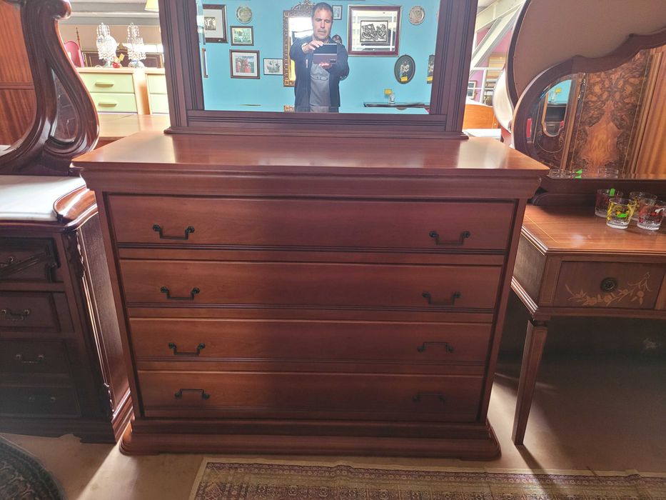 Grande cómoda em madeira maciça com espelho - Sem m