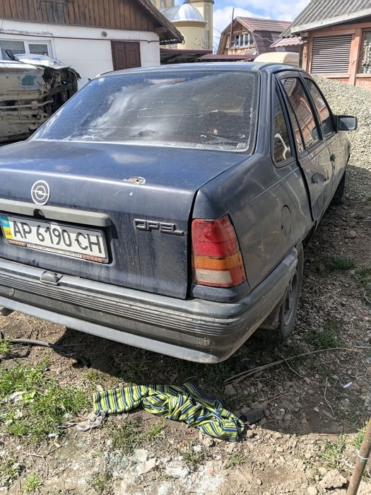 Срочно!!!.Опель кадет 1,3 ,находу
