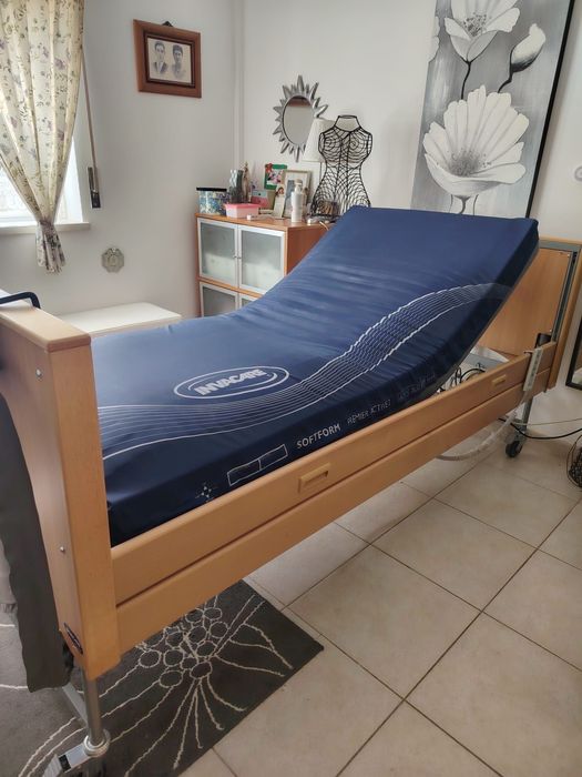 Cama geriátrica para pessoas acamadas