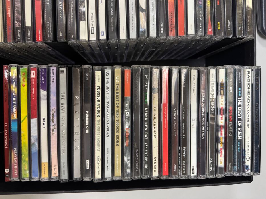 Cds de música de vários artistas