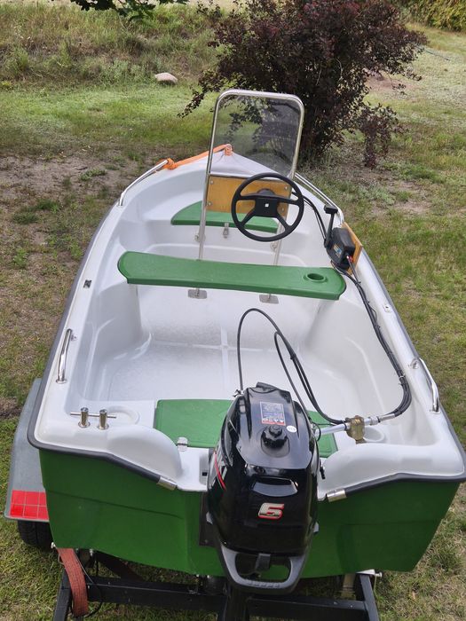 MOTORÓWKA z silnikiem łódż wędkarska sterówka PRAWIE NOWA !