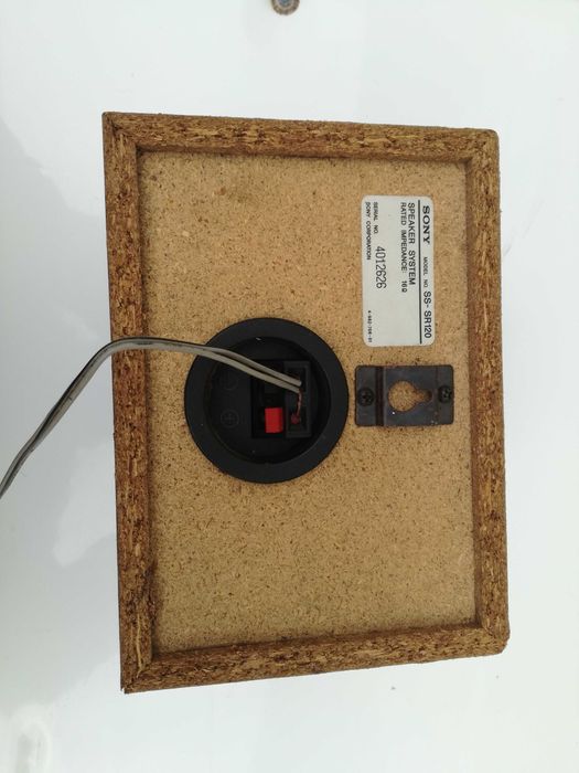 Coluna Sony modelo SS - SR 120