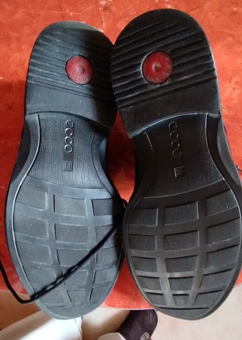 ECCO Shock Pointy skóra po bokach nubuk