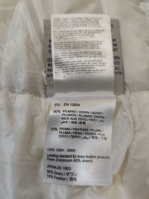 Лёгкий пуховик Moncler,оригинал