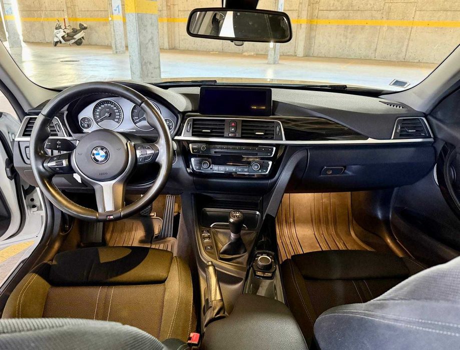 BMW 318d Touring Sport Pack M Interior | 2017 | 103.000 km | Nacional