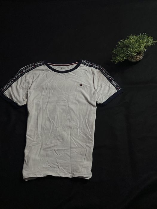 футболка Tommy hilfiger на лампасах