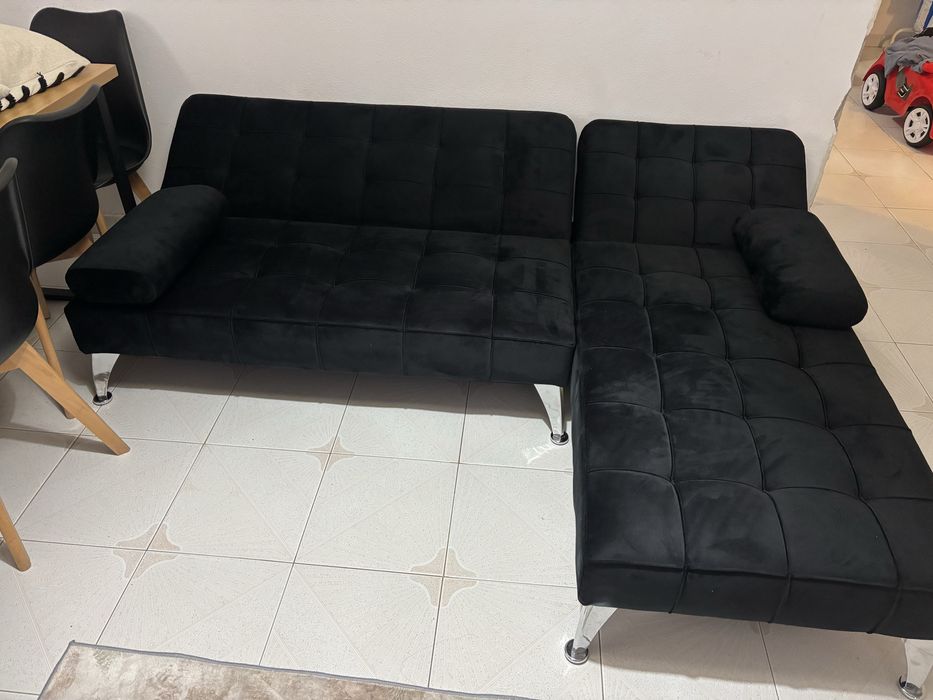 Sofa praticamente novo tem um nes de uso