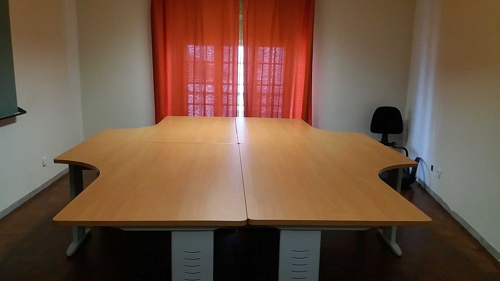 Secretárias 160x110 com divisórias