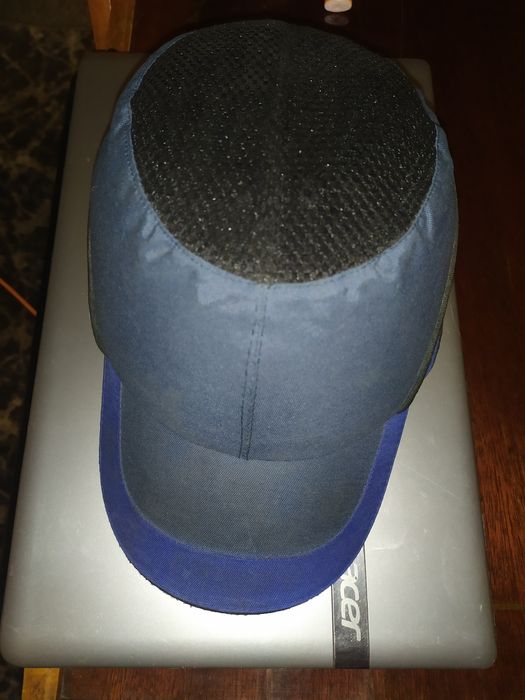 Продам защитную каску кепку