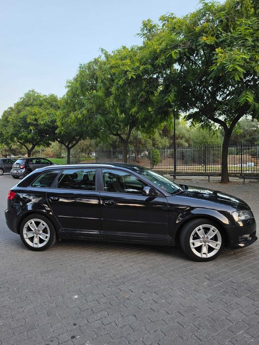Audi A3 Sportback 1.4 TFSI Ambition (Equipado com CarPlay/Android Auto)