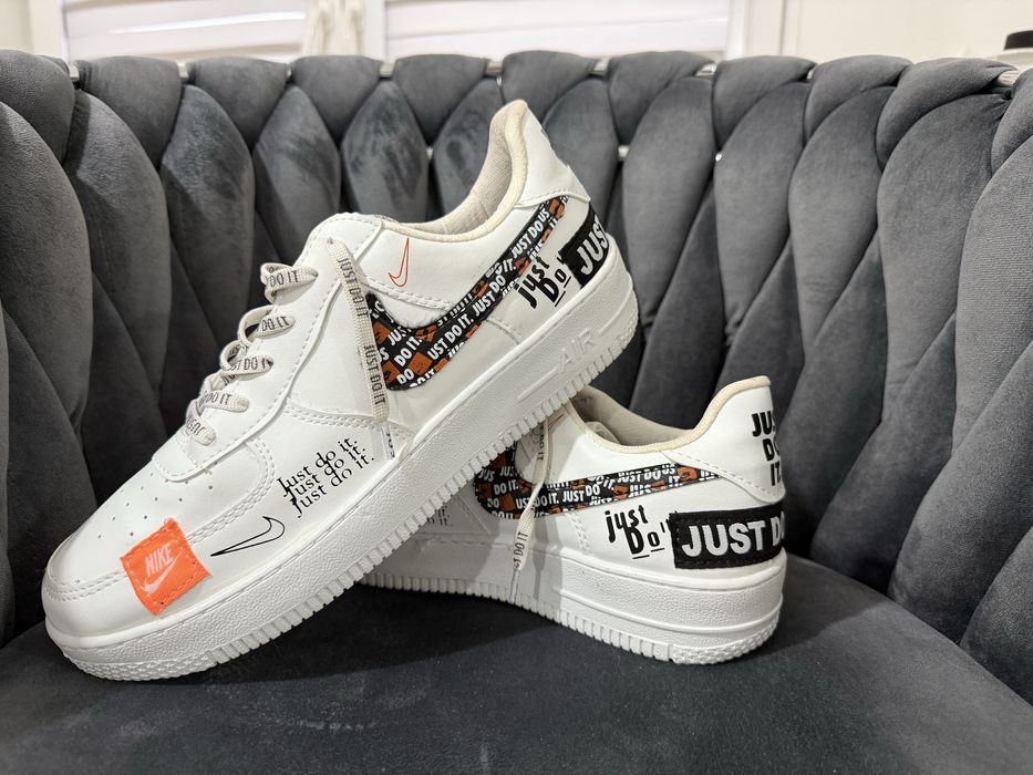 Buty meskie z napisami