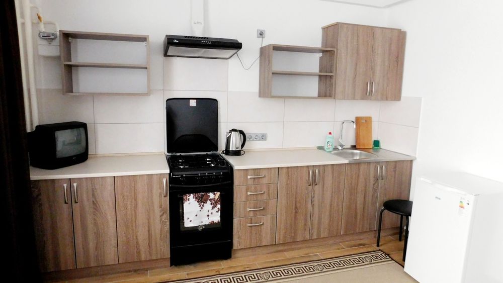 подобово нова квартира в центрі міста,поруч військової частини.