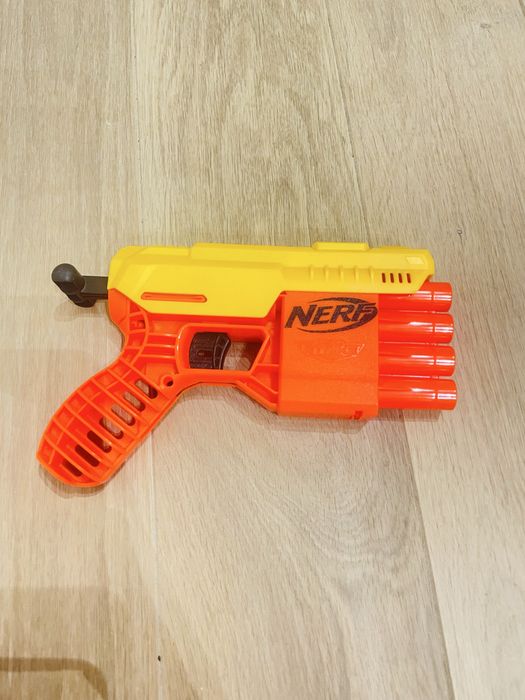 Pistolet nerf z strzałką
