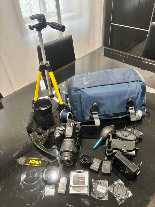 Nikon D5100 com duas lentes e acessórios pouco uso
