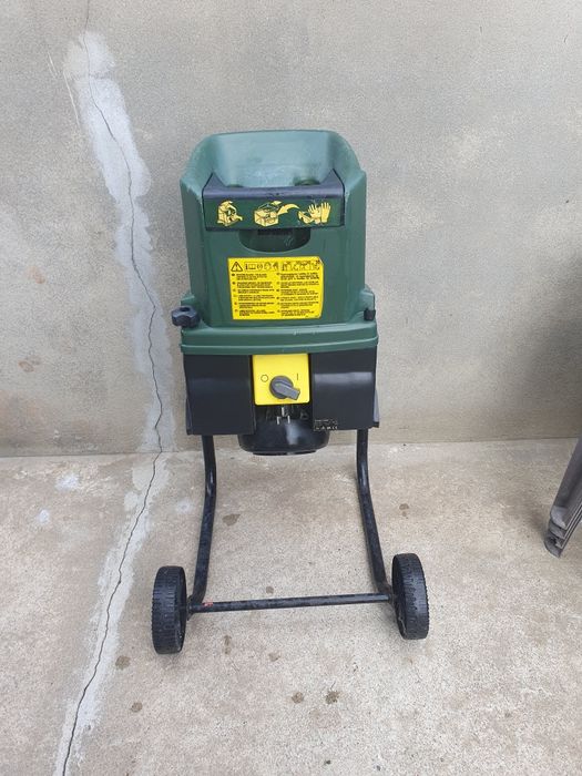 Triturador de ramos black & decker GA1400E