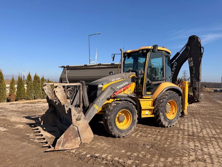 Volvo BL71b  Volvo BL71 – koparko-ładowarka