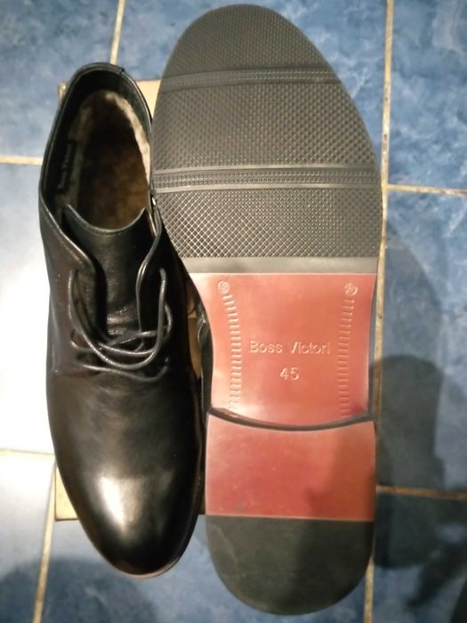 Продам кожаные зимние ботинки Boss Victori