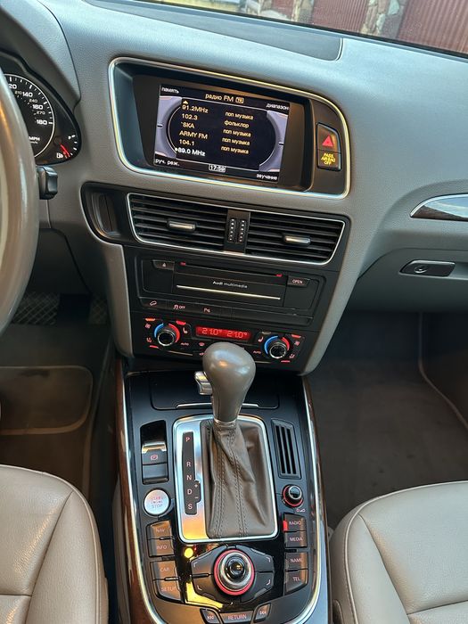 Продам Audi q5 2012 2.0 tfsi