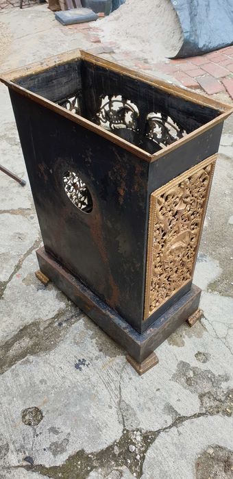 Kominek zabytkowy sygnowany myśliwski