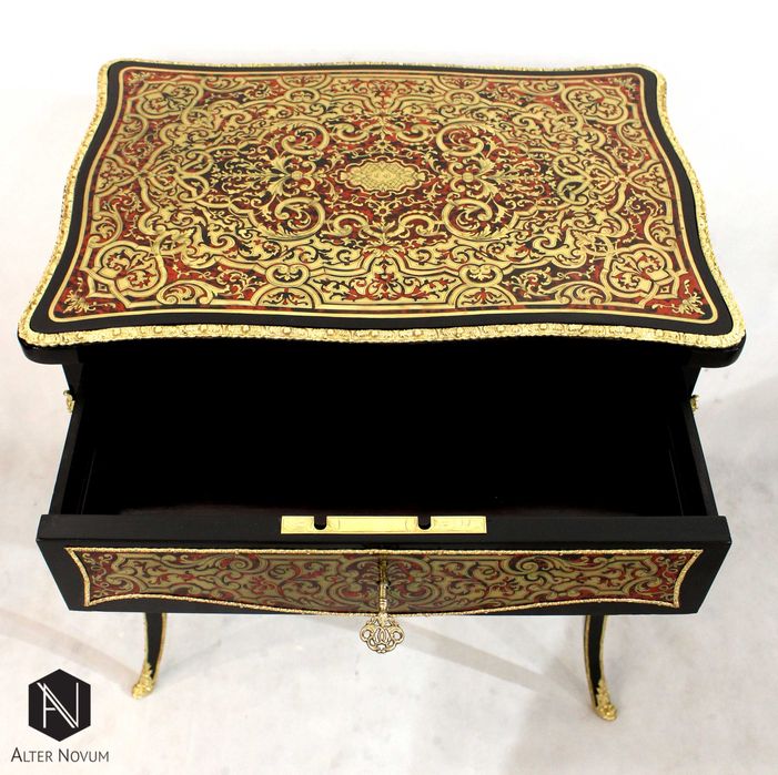 Elegancki stolik - toaletka w stylu Boulle