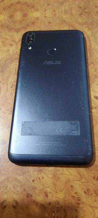 Telefon Asus X01AD.