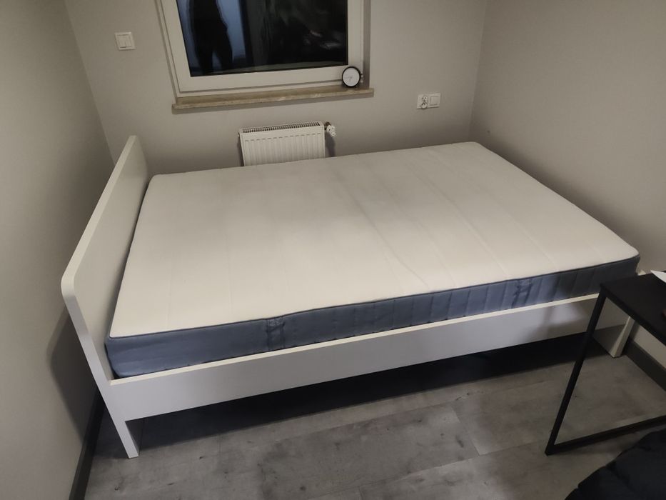 Łóżko z materacem 160x200
