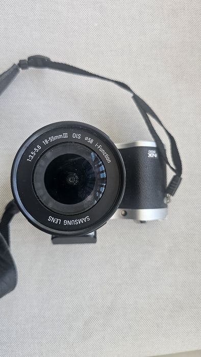 Samsung NX300 + Lente 18-55mm OIS |