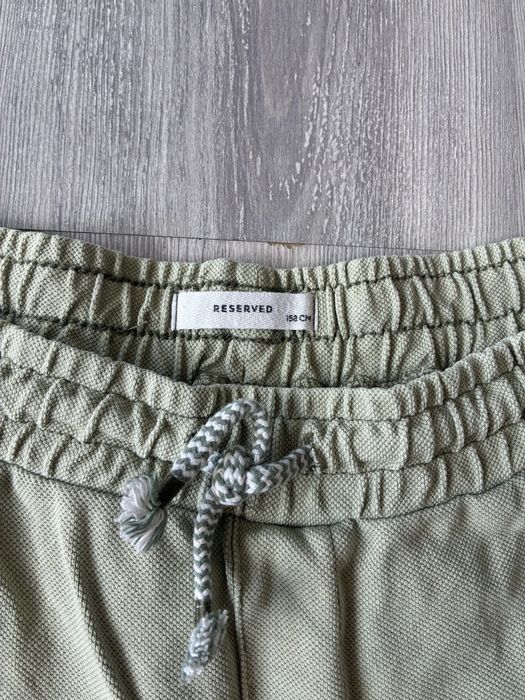 Krótkie spodnie cargo marki Reserved w rozm 158 stan bardzo dobry